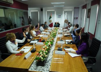 CUMPLE LA EDIL YOSELIN MENDOZA COMPROMISO DE ATENDER NECESIDADES DE COMERCIANTES