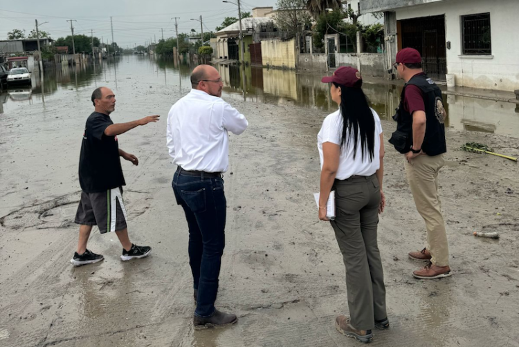 Recorre Ariadna Montiel zonas afectadas por inundaciones en Reynosa