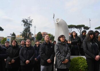 Papa Francisco registra una ‘gradual y leve mejoría’; agradece a médicos