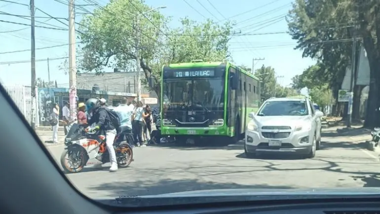 RTP atropella y mata a motero en San Juan Ixtayopan, Tláhuac