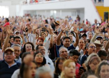 Reconoce Azucena Cisneros los trabajadores ecatepenses; “están hechos de otra pasta, son los mejores de México”