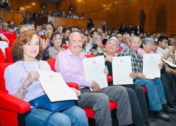 EN TLALNEPANTLA, PRIMERA ENTREGA DE TESTAMENTOS A BAJO COSTO