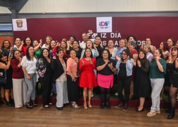 En Nicolás Romero reconocen trabajo del magisterio en su día