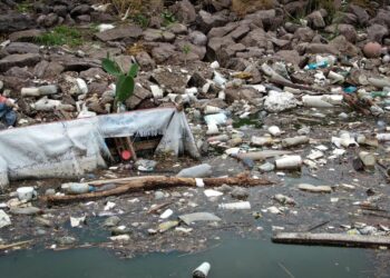 La basura en calles está causando graves problemas al taponar drenajes