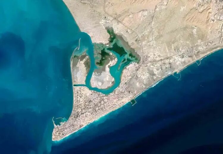 Irán amenaza con cerrar el Estrecho de Ormuz y sacude el mercado mundial del petróleo