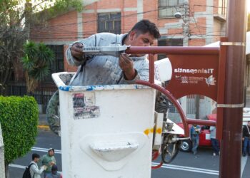 Alumbran calles de Tlalnepantla
