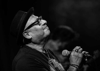 ARMANDO PALOMAS REGRESA A LOS ESCENARIOS CON UNA NOCHE HISTÓRICA EN LA MARAKA Y EL ESTRENO DE “LA NOSTALGIA DE LAS SERVILLETAS”