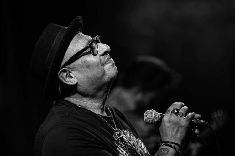 ARMANDO PALOMAS REGRESA A LOS ESCENARIOS CON UNA NOCHE HISTÓRICA EN LA MARAKA Y EL ESTRENO DE “LA NOSTALGIA DE LAS SERVILLETAS”