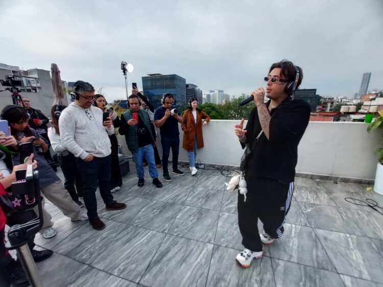 FANO HECHIZA A LA PLAYHAUS BY TOTALPLAYCON UN CONCIERTO EN SILENCIO QUE ESTRUJA EL ALMA