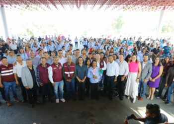 Las mujeres, mejores que los hombres para conducir vehículos: Azucena Cisneros