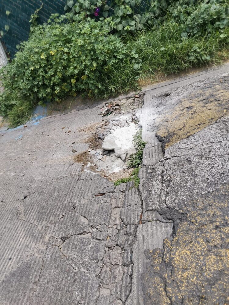 Transforman baches en enormes topes en Atizapán