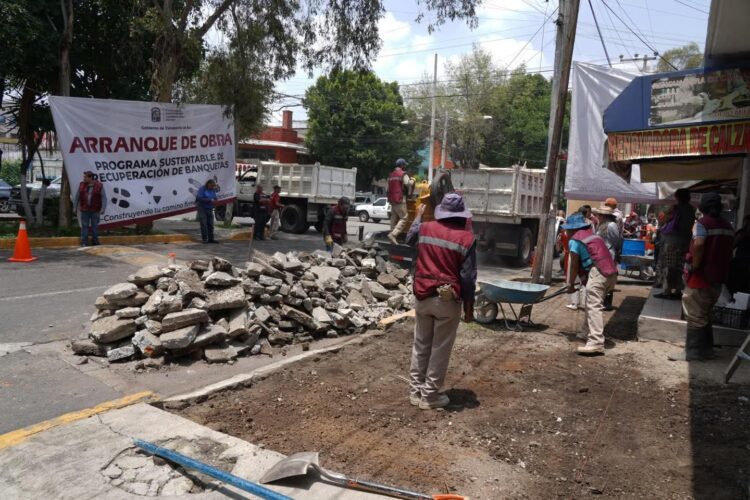 RECUPERARAN BANQUETAS EN TLALNEPANTLA