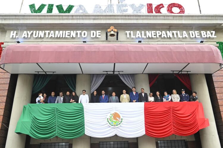 ACUDEN CIENTOS DE VECINAS Y VECINOS AL TRADICIONAL DESFILE CÍVICO MILITAR EN TLALNEPANTLA