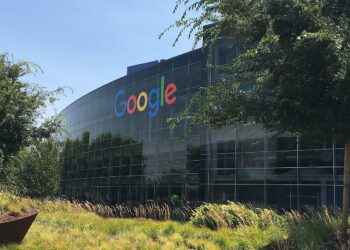 UE multa a Google con 3 mil 450 mdd por prácticas antimonopolio en publicidad tecnológica