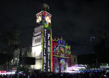 ¡Viva nuestra soberanía! ¡Que muera la corrupción y el clasismo! ¡Viva Tlalnepantla! ¡Que viva México!, arenga Raciel Pérez Cruz durante el Grito de la Independencia