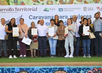ENTREGAN TÍTULOS DE PROPIEDAD Y CERTIFICADOS PARCELARIOS A MUJERES DE TLALNEPANTLA