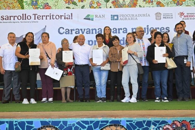 ENTREGAN TÍTULOS DE PROPIEDAD Y CERTIFICADOS PARCELARIOS A MUJERES DE TLALNEPANTLA