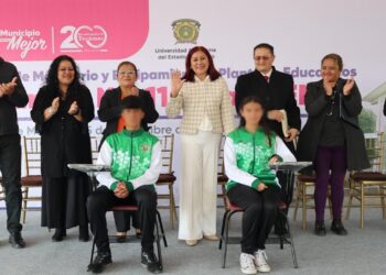 Entrega Gobierno de Tecámac 700 Pupitres y 50 computadoras a Planteles Educativos