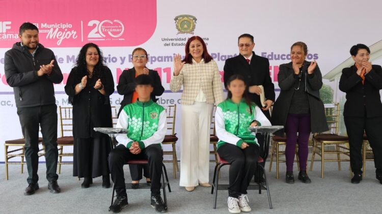 Entrega Gobierno de Tecámac 700 Pupitres y 50 computadoras a Planteles Educativos