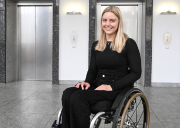 Michaela Benthaus hará historia: primera astronauta en silla de ruedas que viajará al espacio en misión de Blue Origin