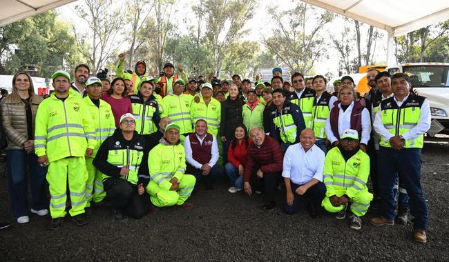 Plan Integral del Oriente del Estado de México: Presidenta cumple meta de entrega de trenes de pavimentación a 10 municipios del Edomex