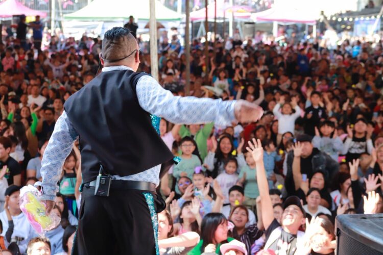 El Gobierno de Tlalnepantla celebrando el Día de Reyes lleva a niñas y niños alegria