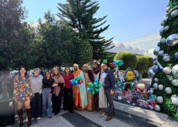 La Misión del 4º Rey Mago cumple su propósito y lleva la magia del Día de Reyes a niñas y niños de Casa de la Amistad