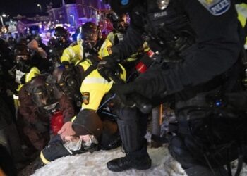 Juez de Minnesota ordena comparecer al jefe en funciones del ICE