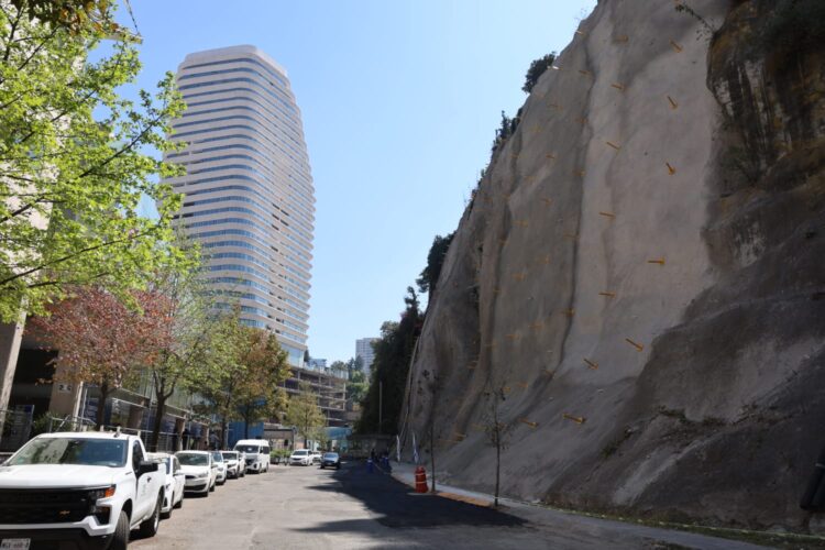 CONCLUYE HUIXQUILUCAN ESTABILIZACIÓN DE TALUD PARA OFRECER MAYOR SEGURIDAD A VECINOS DE MAGNOCENTRO