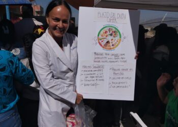 UN DIPUTADO LLEVA CALZADO A NIÑOS EN NICOLÁS ROMERO