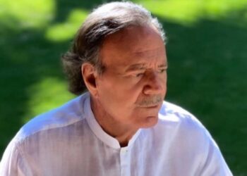 Julio Iglesias es investigado por irregularidades en las visas de sus empleados