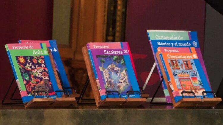 Libros de texto “son perfectibles, pero se mantienen”