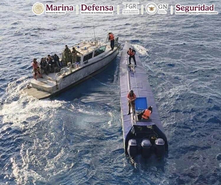 México intercepta semisumergible en el Pacífico con más de cuatro toneladas de cocaína