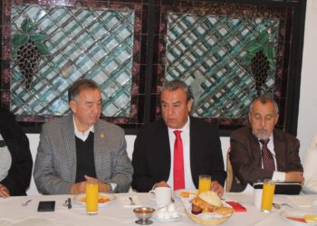 No permitirán priístas acuerdos cupulares