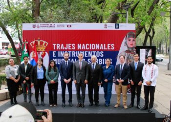 Paseo de las Culturas Amigas presenta la exposición “Trajes Nacionales e Instrumentos Musicales Serbios”