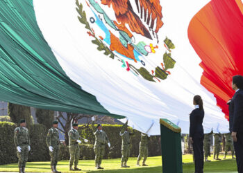 “México es dignidad, valentía y grandeza”: Presidenta Claudia Sheinbaum en ceremonia por el Día de la Bandera