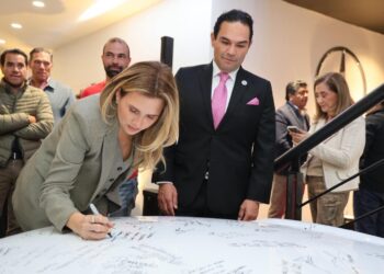 ABRE MERCEDES BENZ AGENCIA EN HUIXQUILUCAN