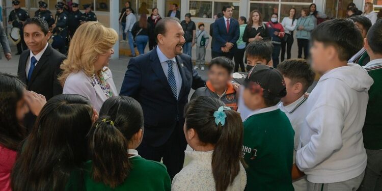 PEDRO RODRÍGUEZ CONTINÚA MODERNIZANDO LAS ESCUELAS DE ATIZAPÁN, CON AULAS DIGITALES