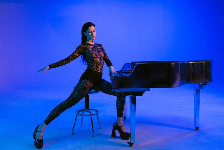 Francisca Valenzuela firma con Believe para lanzar su próxima era