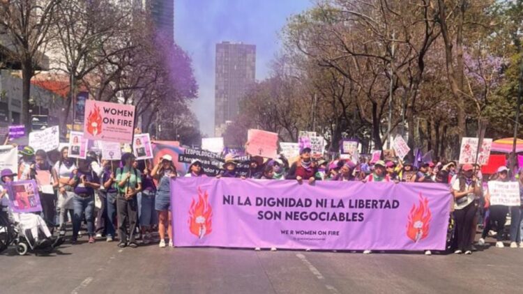 Contingentes comienzan a reunirse en la CDMX para la marcha del 8M