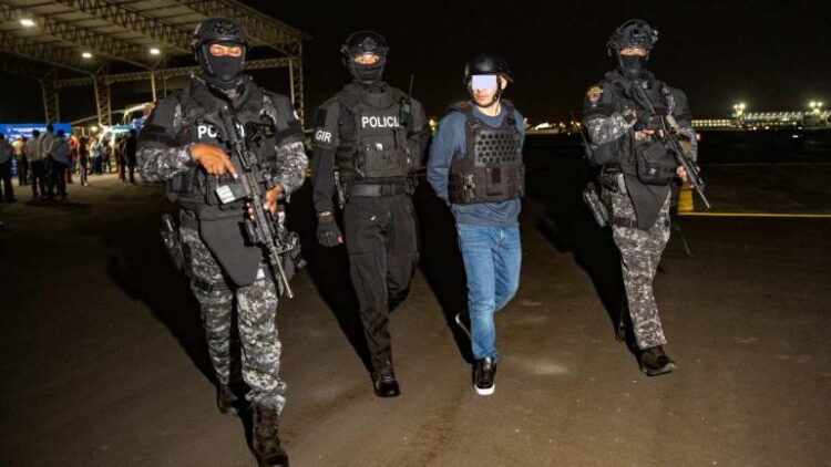 Llega a Ecuador “Lobo Menor” tras ser detenido en CDMX y expulsado de Colombia