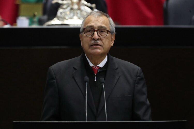 Plantean implementar “escalón universal” en espacios públicos para personas de talla baja