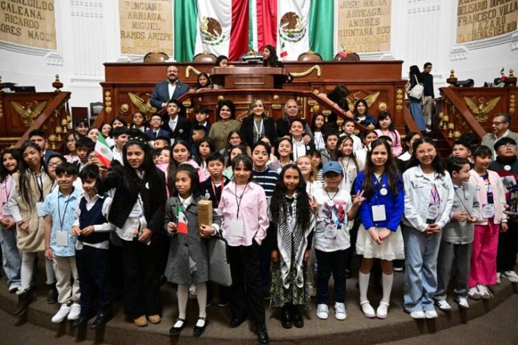 Pequeños parlamentarios de CDMX alzan la voz contra el bullying y los riesgos en redes sociales