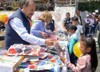 PEDRO RODRÍGUEZ FESTEJA A LA NIÑEZ ATIZAPENSE