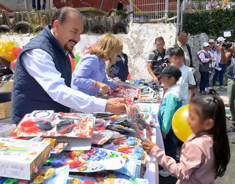 PEDRO RODRÍGUEZ FESTEJA A LA NIÑEZ ATIZAPENSE