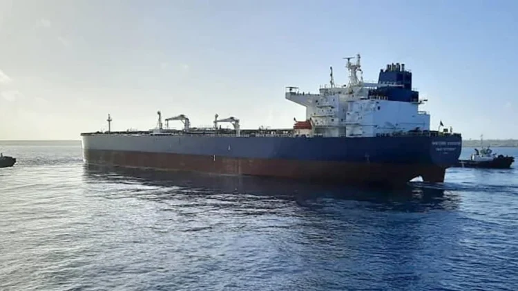 Cuba recibe 100 mil toneladas de petróleo ruso pese a bloqueo y presión de Trump