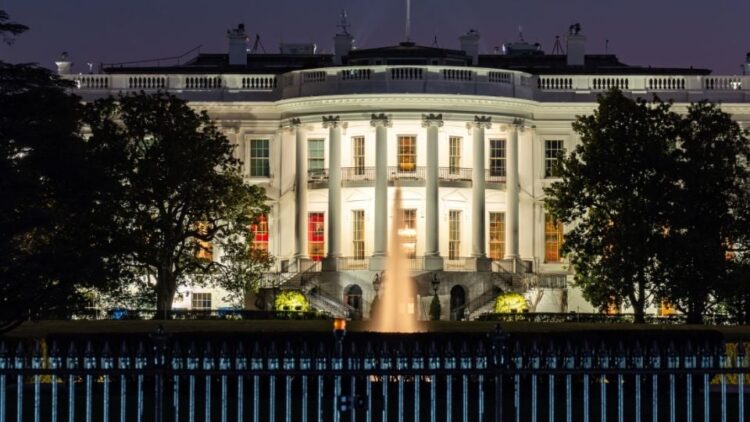 El Servicio Secreto de EU indaga un posible tiroteo cerca de la Casa Blanca esta madrugada