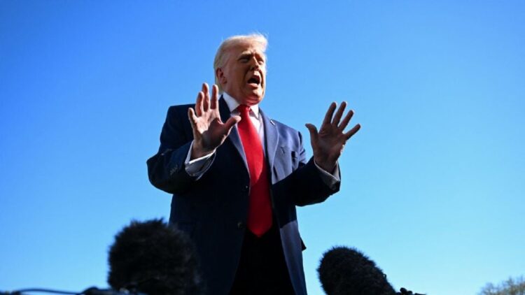 Trump amaga a China con imponer aranceles del 50% si entrega armas a Irán