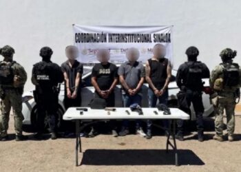 Detienen en Culiacán a cuatro sujetos armados a bordo de un vehículo robado