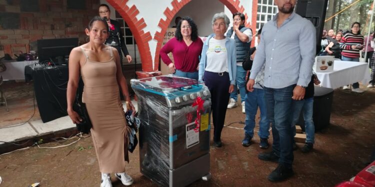 Alegría, paz y armonía en el festival del 10 de Mayo organizada por Geraldina y Arturo en N. R.